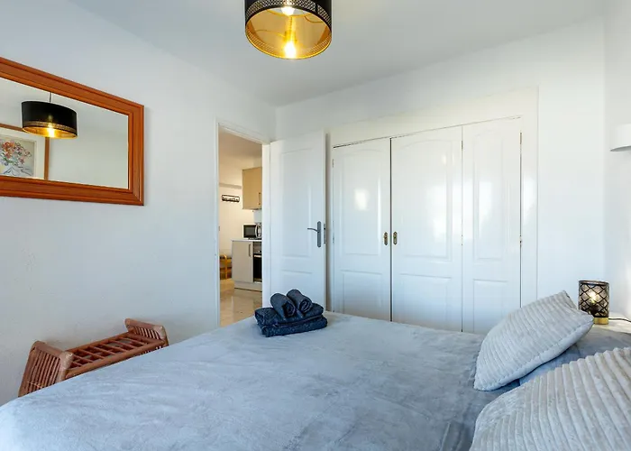 Great Location J 1 Bedroom * Адехе