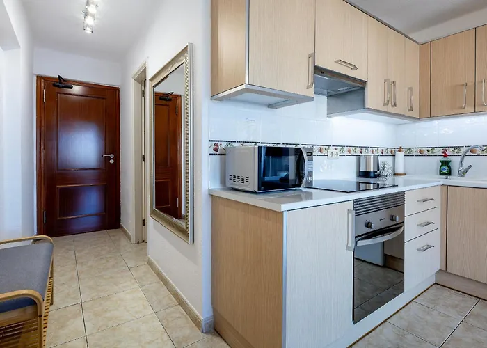 Great Location J 1 Bedroom Апартаменти *