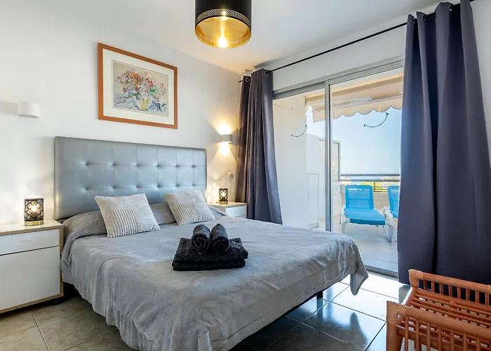 Great Location J 1 Bedroom Апартаменти